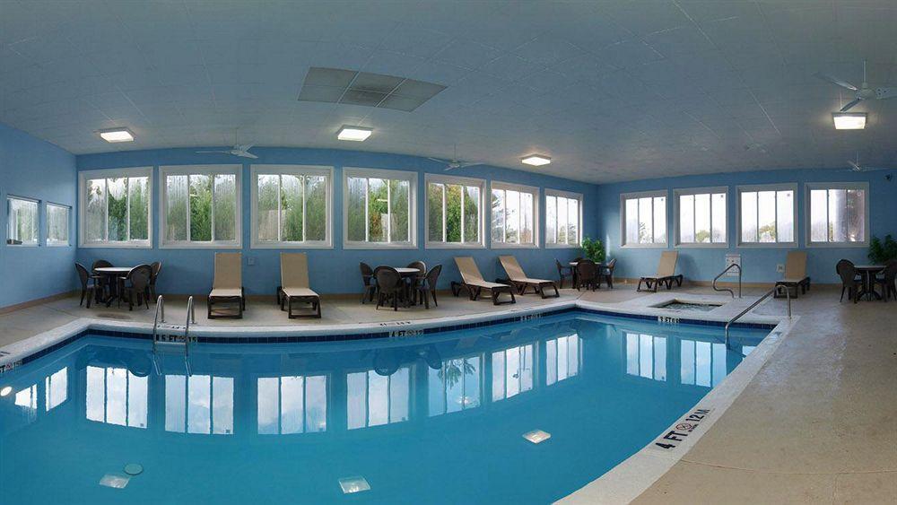 Baymont By Wyndham Cornelia Hotel Buitenkant foto