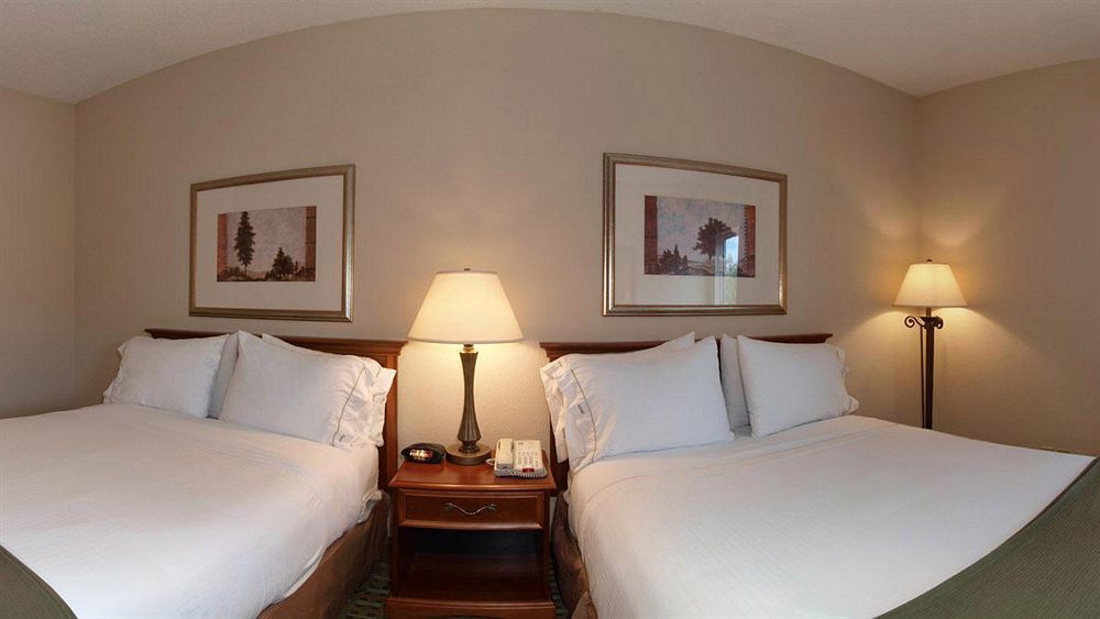 Baymont By Wyndham Cornelia Hotel Buitenkant foto