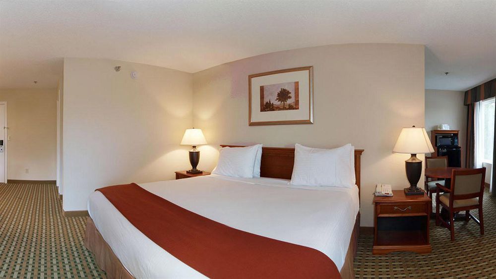 Baymont By Wyndham Cornelia Hotel Buitenkant foto