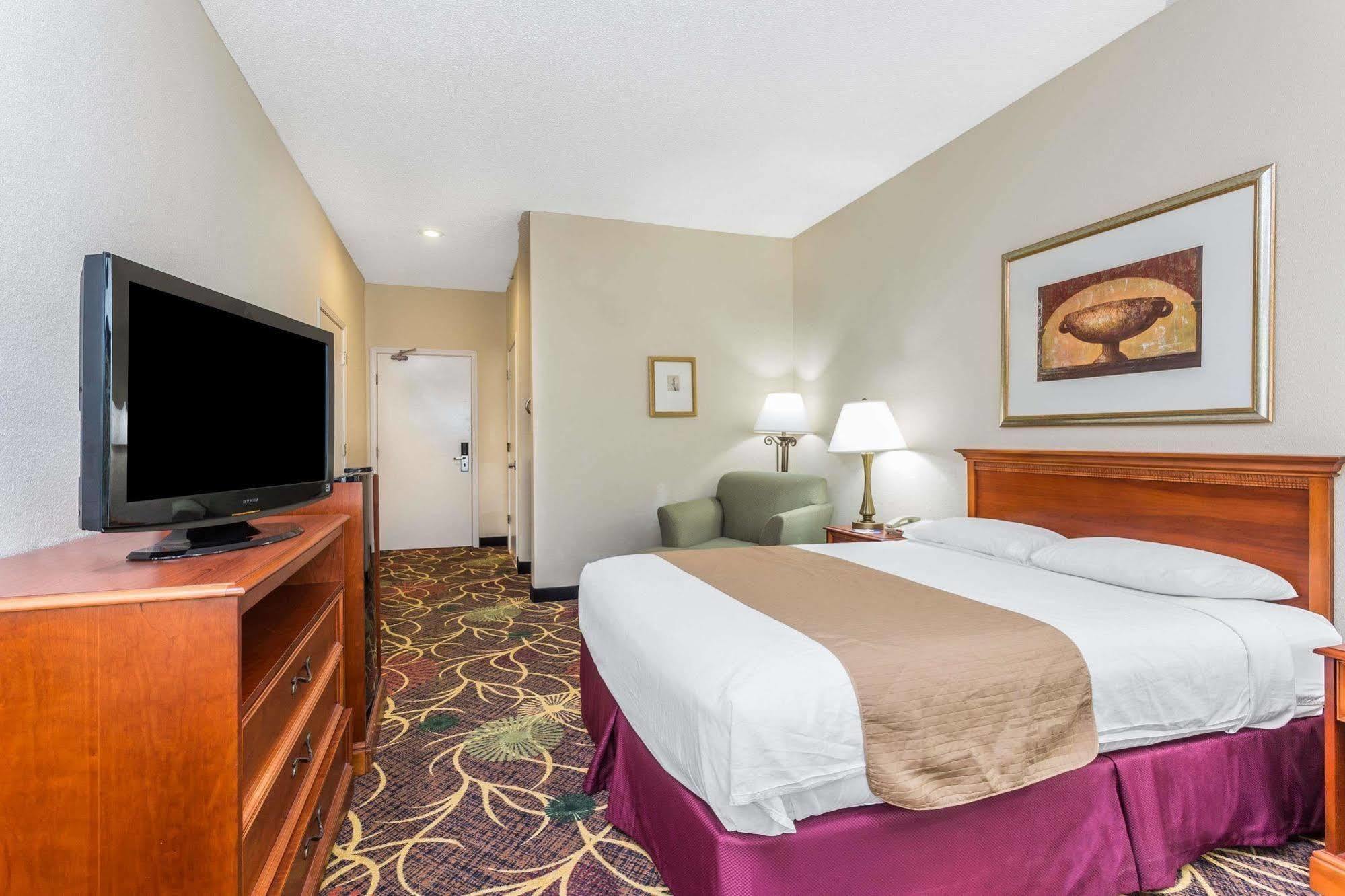 Baymont By Wyndham Cornelia Hotel Buitenkant foto